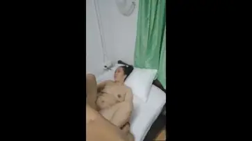 Tante Ngentot Sama Om Di Kontrakan Kumuh poster